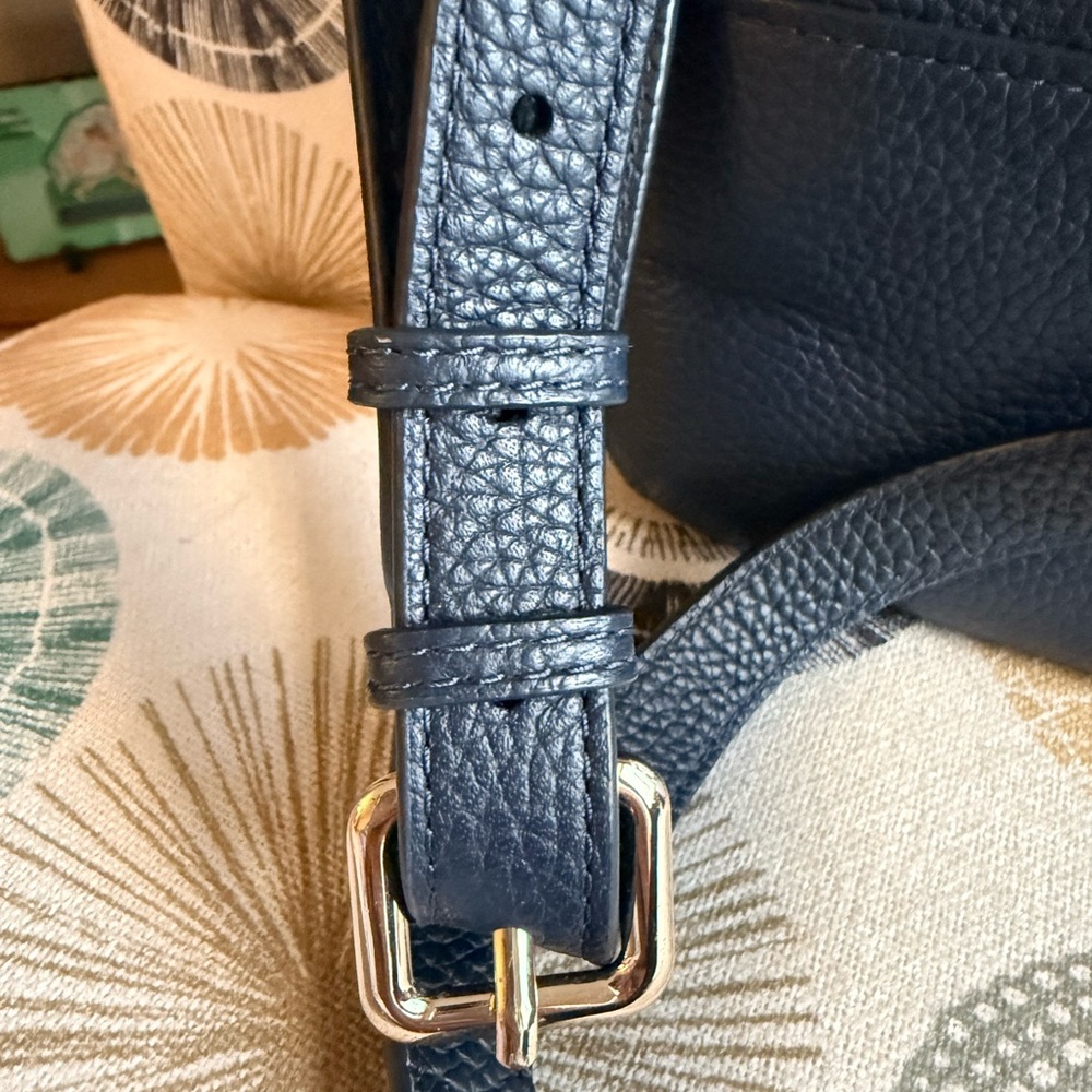 ♠️ Kate Spade Navy Blue Leather Crossbody Bag - Picture 4 of 9